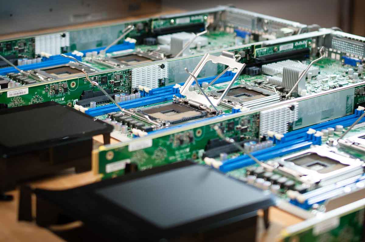 Blade-Server: Flexibilität, Skalierbarkeit und Leistungsdichte