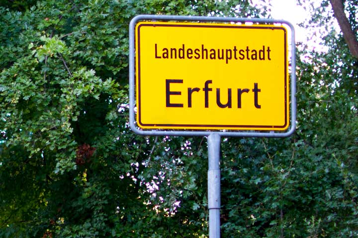 Ortseingangsschild der Landeshauptstadt Erfurt