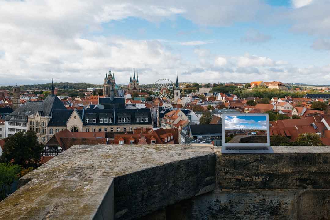 Ein Laptop hat einen schönen Standort in Deutschland